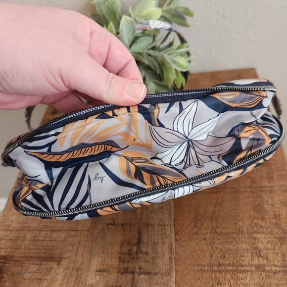 Lug Swivel Convertible Crossbody Bag Lily Grey Print - Picture 5 of 15